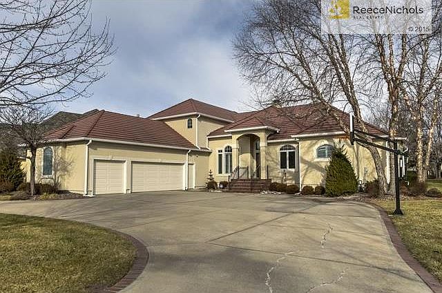 1st image of 640 NE Shoreline Dr