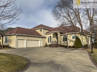 640 NE Shoreline Dr, Lees Summit, MO 64064