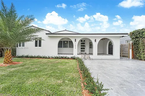 1654 SW 18th Ave Photo 1