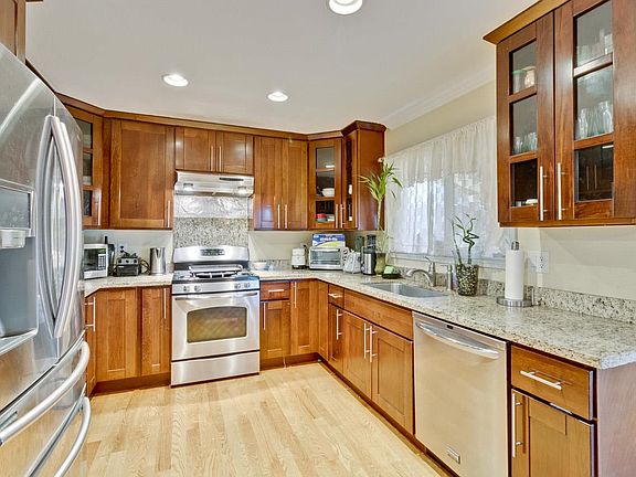 2nd image of 3050 Edison Way