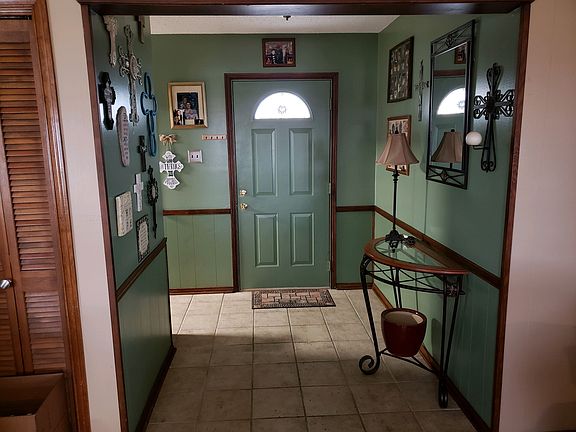 4th image of 213 Jill Ln