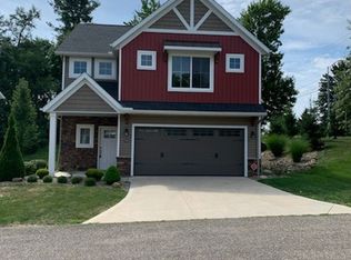 2966 Creekside Ct, Stow, OH 44224
