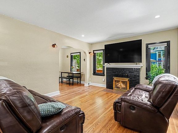 5th image of 520 W Mountain Ave