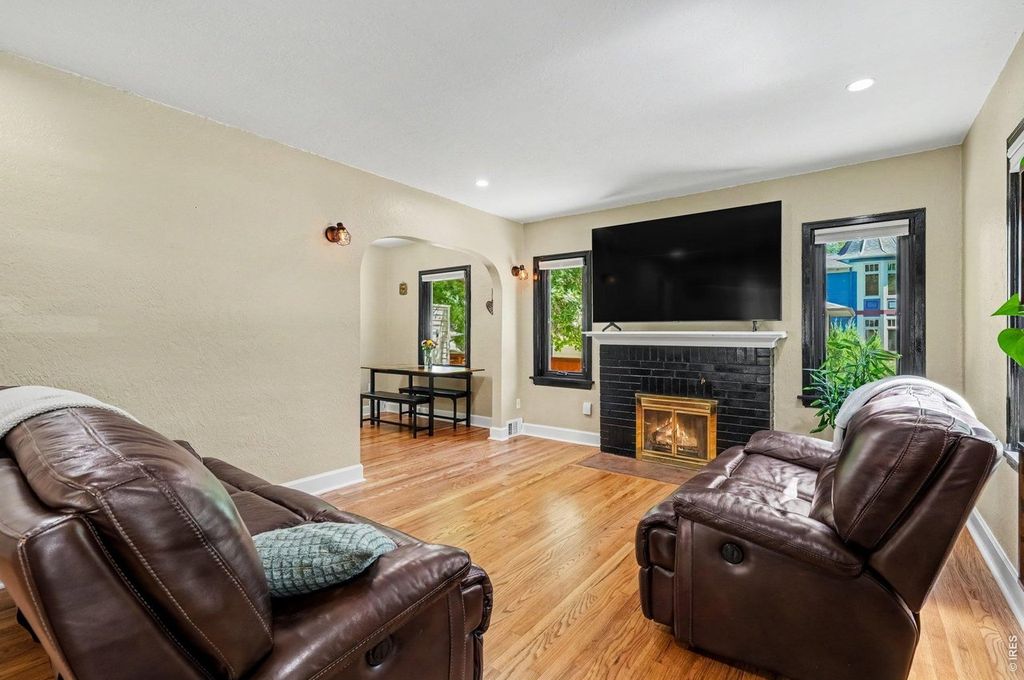 520 W Mountain Ave