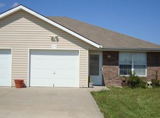 209 Broadway Ter, Grain Valley, MO 64029