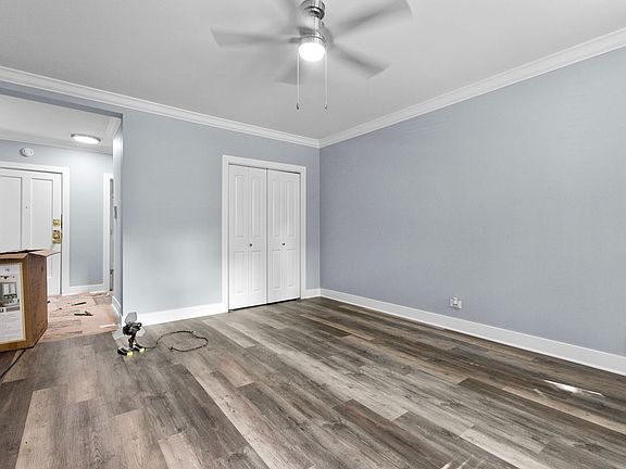 2nd image of 3815 N Greenview Ave #3819-1N