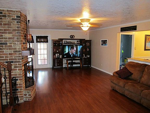 3rd image of 1905 Zapp Ln