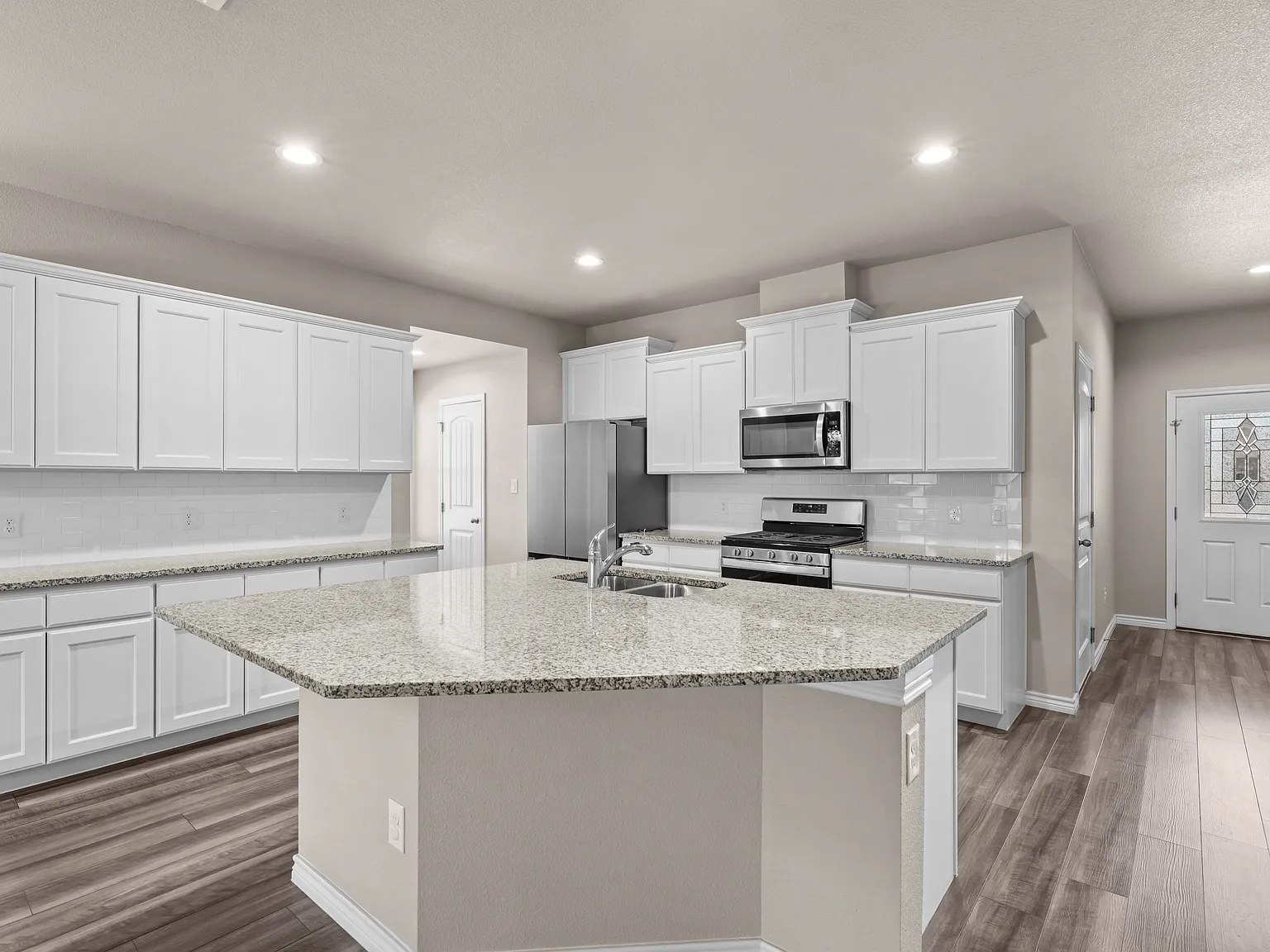4 bed, 2047 sqft, $2,550 — Photo 3