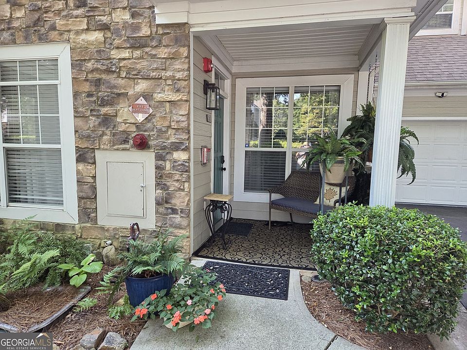 1st image of 211 Edinburgh Ct