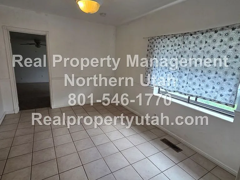 1487 Adams Ave — Photo 7