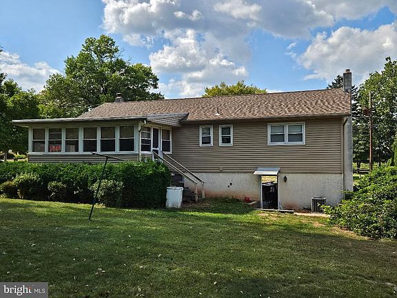 4th image of 1038 S Keim St