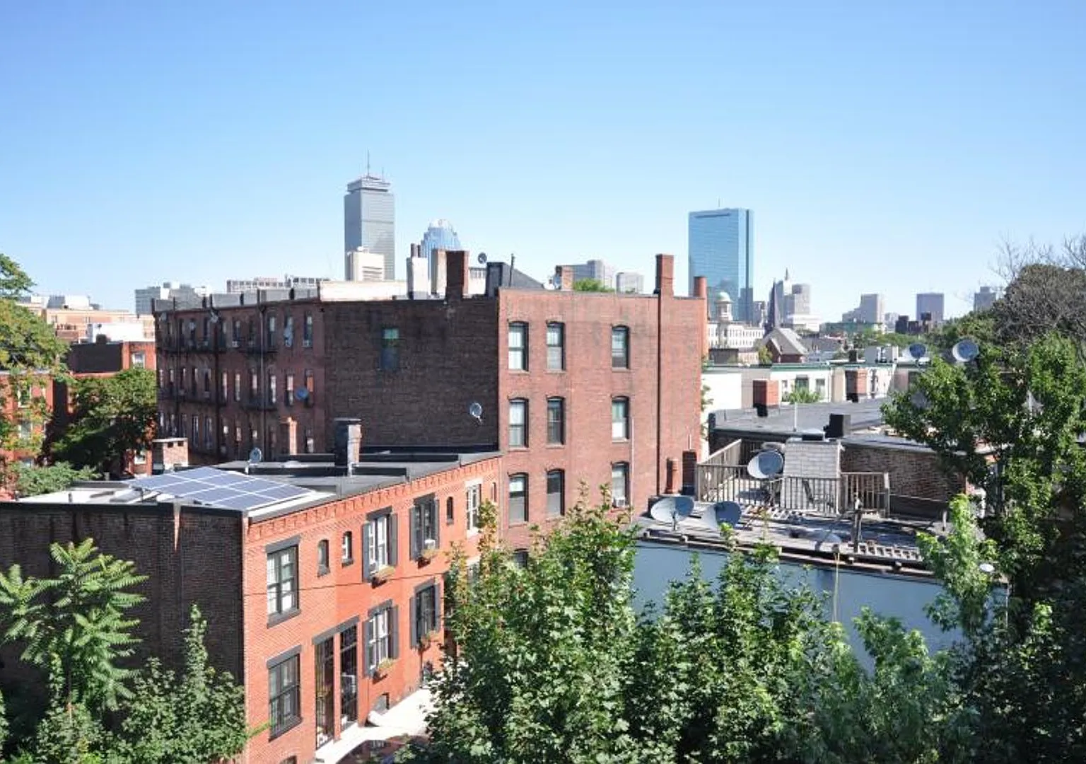 single family house in South End — Photo 2