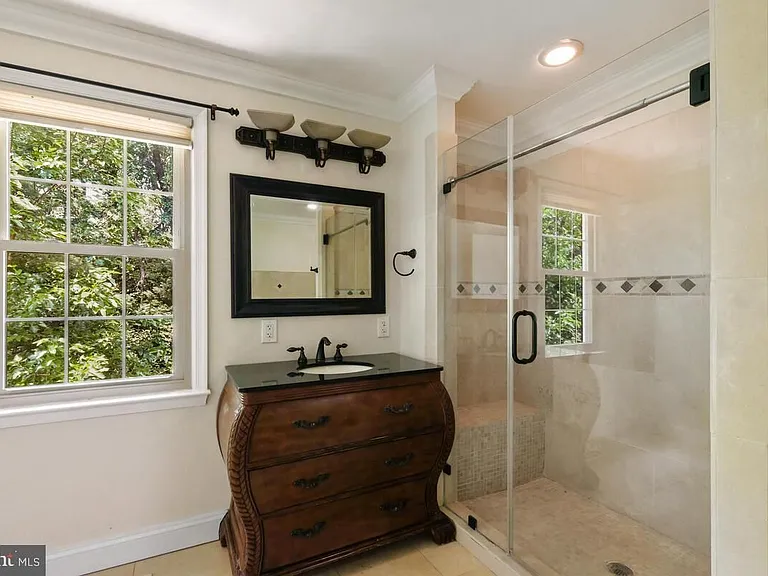 11426 Dorchester Ln — Photo 20