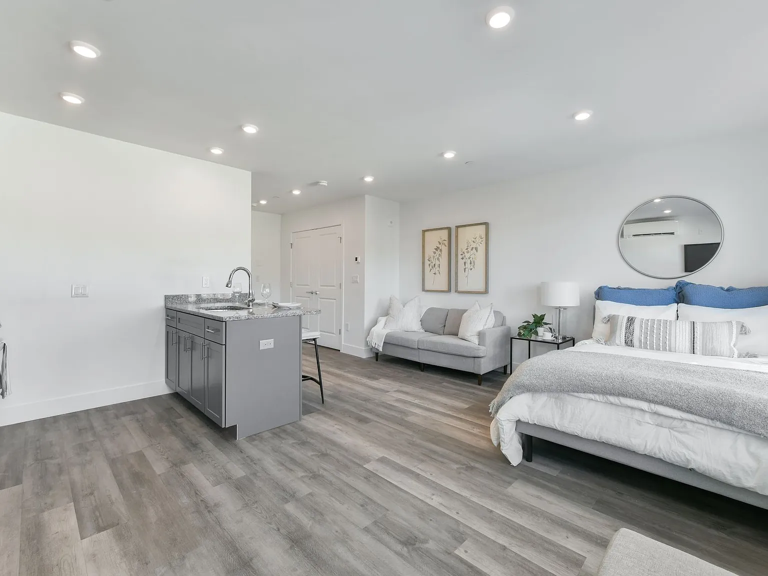 585 ESSEX STREET — Photo 4