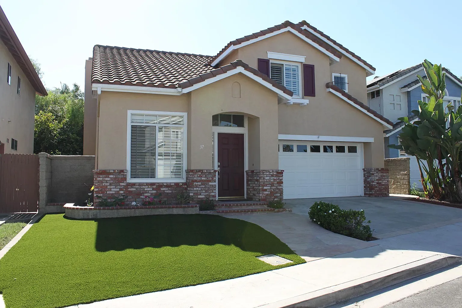 37 Beech Dr — Photo 1