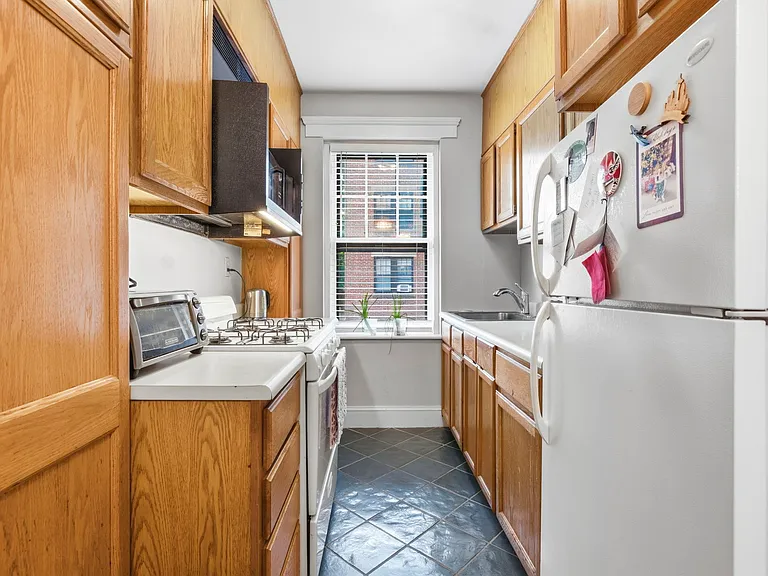 36 Linnaean St #2 — Photo 9