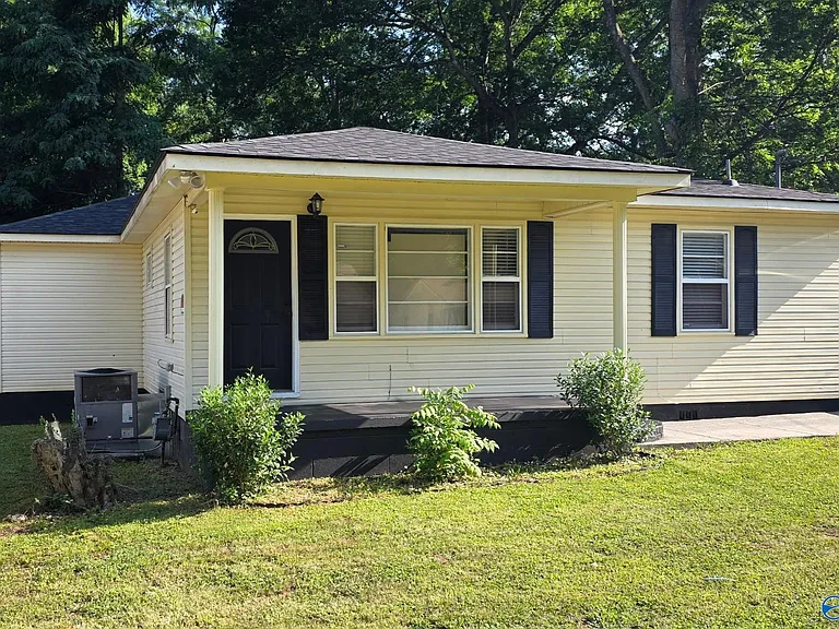 325 S Plymouth Rd NW — Photo 15