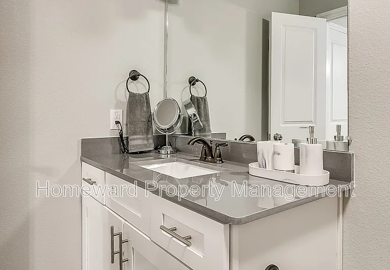 829 Juno Ln — Photo 29