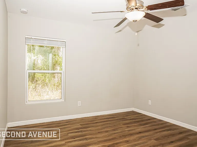 404 Biscayne Dr — Photo 16