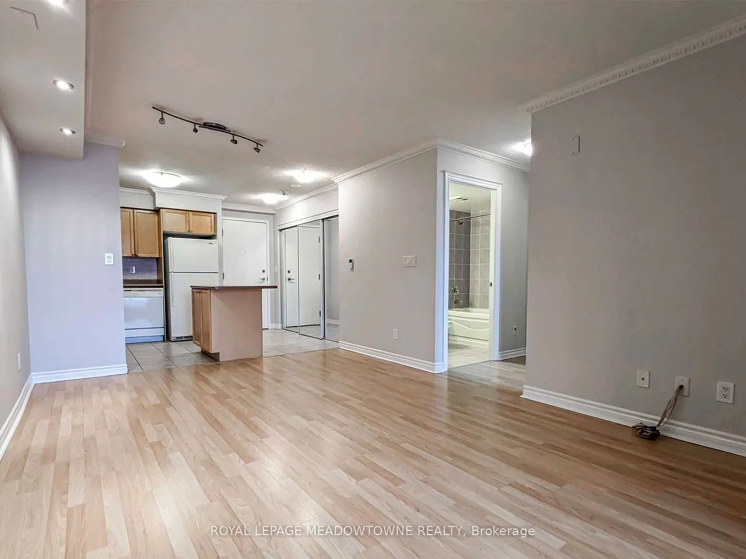 3888 Duke Of York Blvd — Photo 4