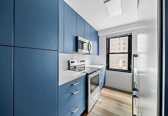 5th image of 330 W 58th St APT 14J