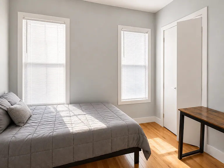 583 Onderdonk Ave #2L — Photo 4