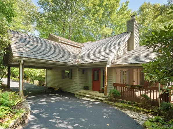 318 Rushing Brook Ln, Glenville, NC 28736