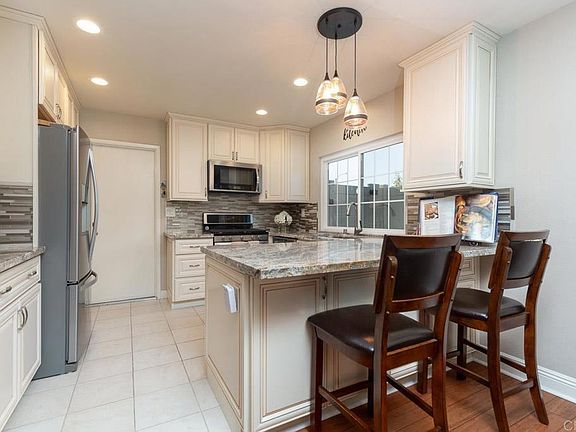 5th image of 9649 Derald Rd