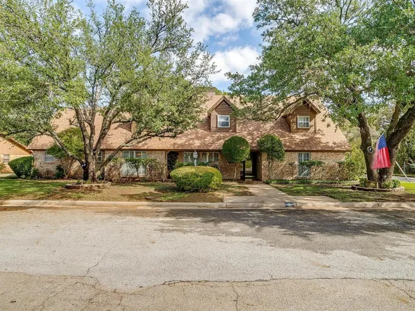 2 Lynn Ln, Mineral Wells, TX 76067