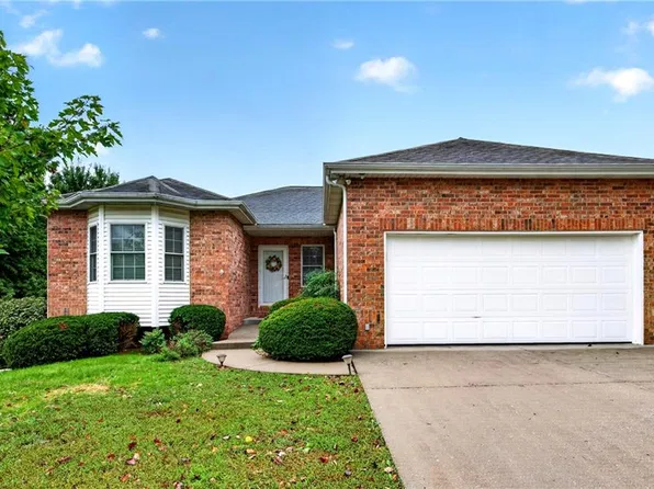 623 Carriage Ct, Nevada, MO 64772