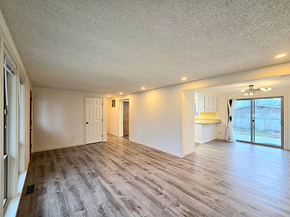 4th image of 1312 Springwater Ave