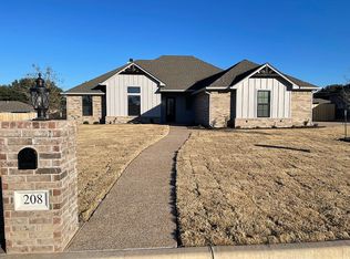 208 Fox Run Ln, Robinson, TX 76706