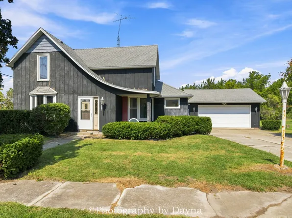 691 W Ambrose St, Saint Anne, IL 60964