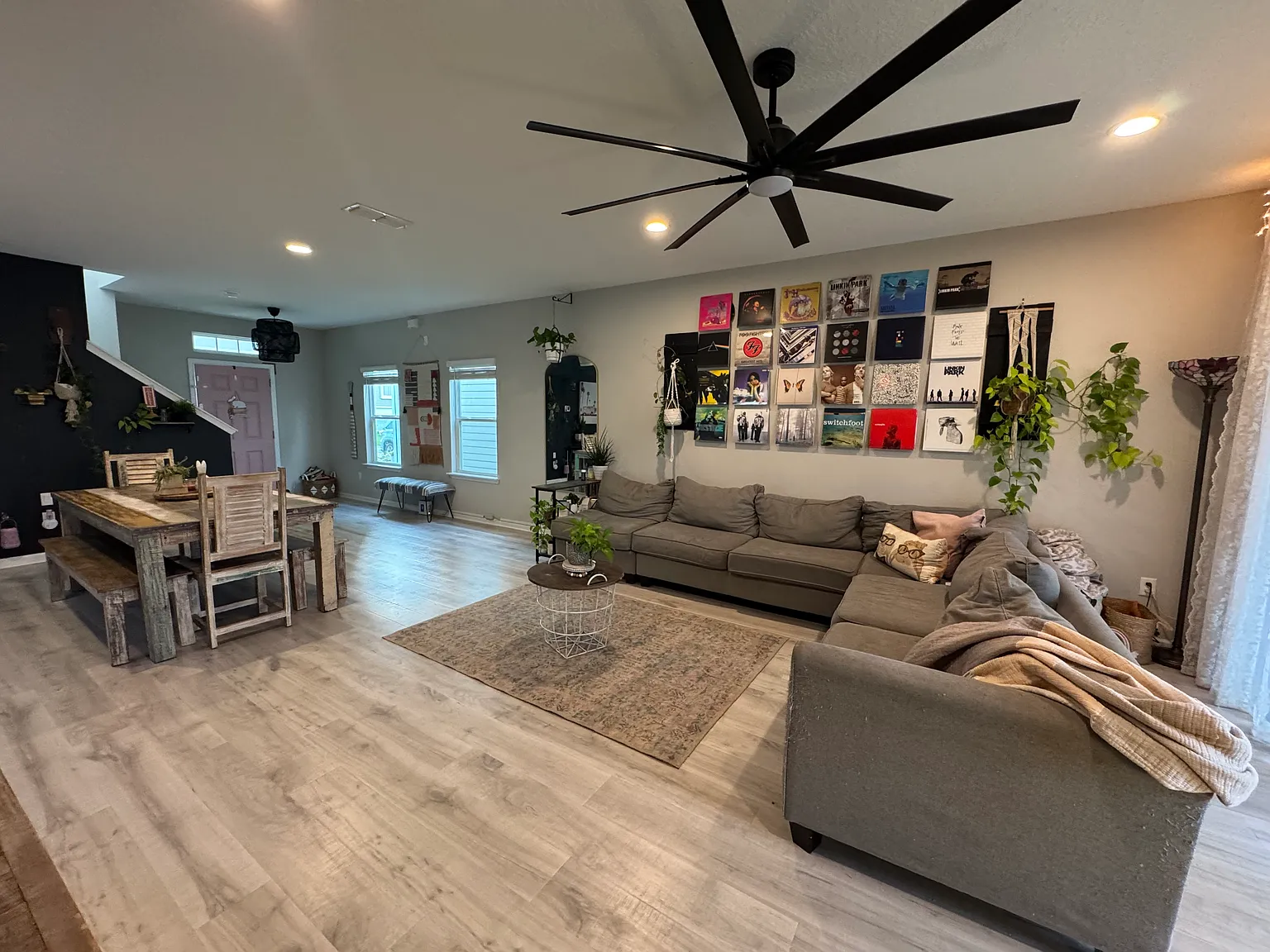 4 bed, 2.5 bath, 2036 sqft, $3,400 — Photo 2