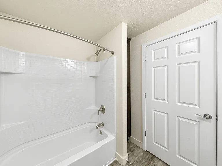 Luxe Ripon Apartments — Photo 33