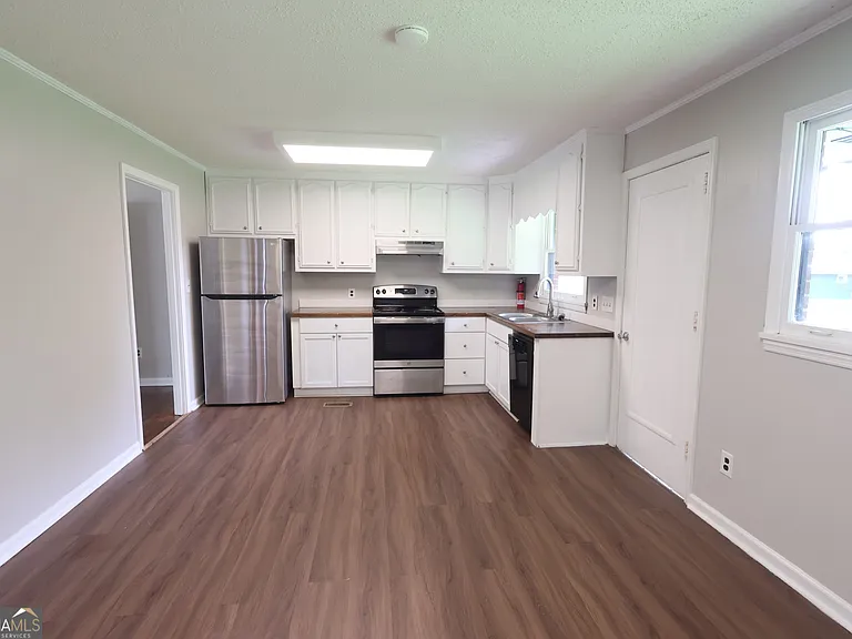 1465 Irwinton Rd — Photo 6