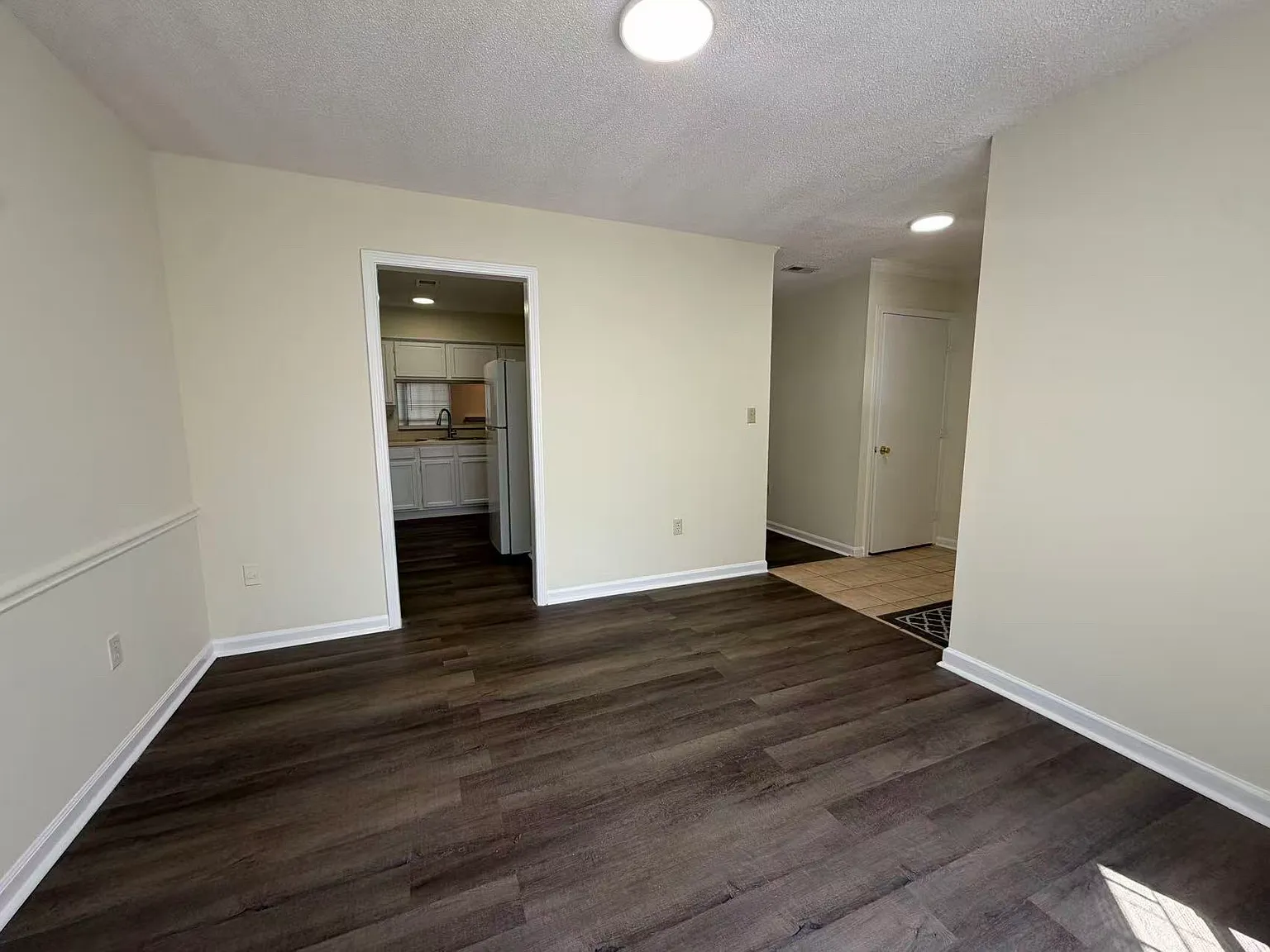 2 bed, 2.5 bath, 1396 sqft, $1,750 — Photo 2