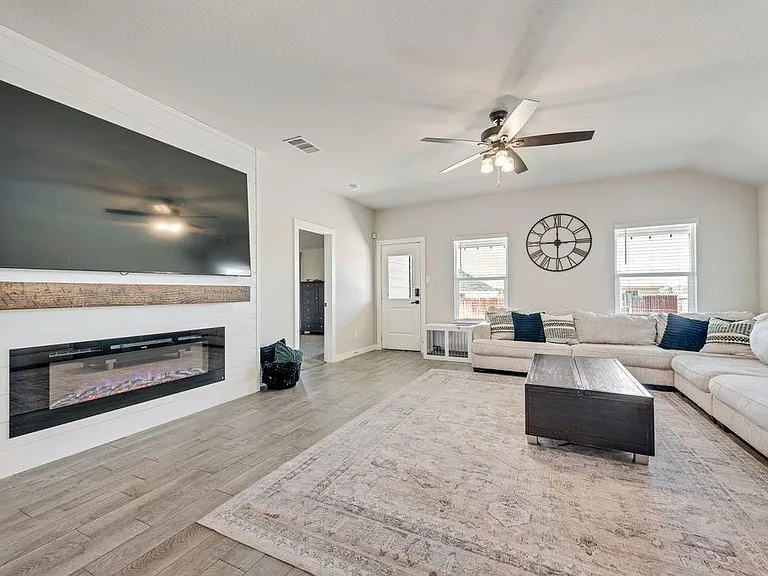1513 Hulen Park Trl — Photo 16