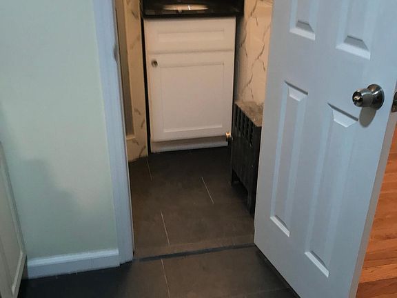 5th image of 9440 112th St