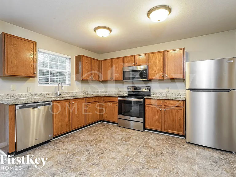 340 Kendall Dr — Photo 9