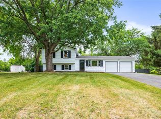 146 Hidden Creek Ln, Hamlin, NY 14464