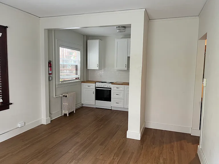 500 E Myrtle St — Photo 3