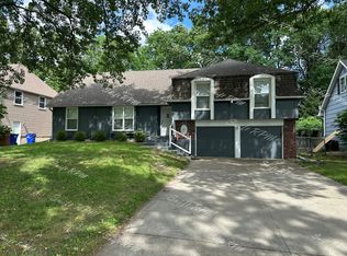 9805 Carter Dr, Overland Park, KS 66212