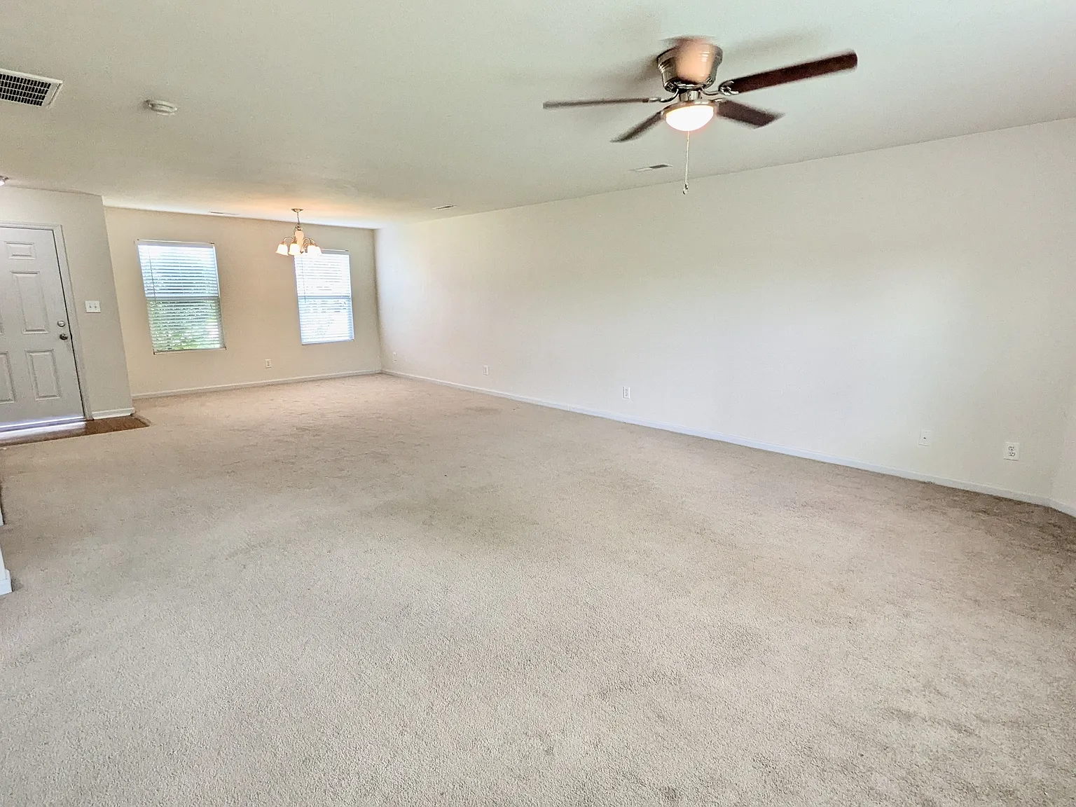 3 bed, 2.5 bath, 2315 sqft, $1,645 — Photo 3
