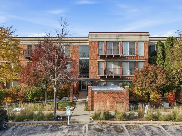 361 Kelburn Rd APT 312, Deerfield, IL 60015