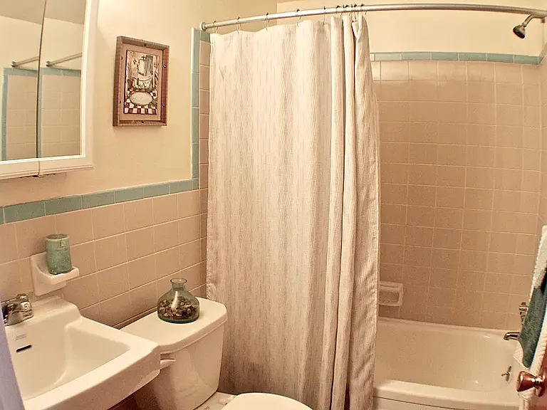 Parkview Court Apartments — Photo 19