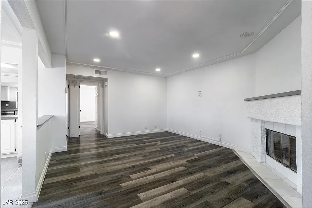 2 bed, 2.0 bath, 996 sqft, $1,200 — Photo 4