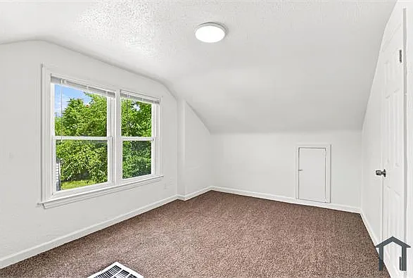 11736 Duchess St — Photo 22