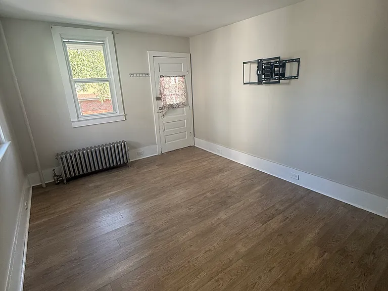 28 Midland St #1 — Photo 2
