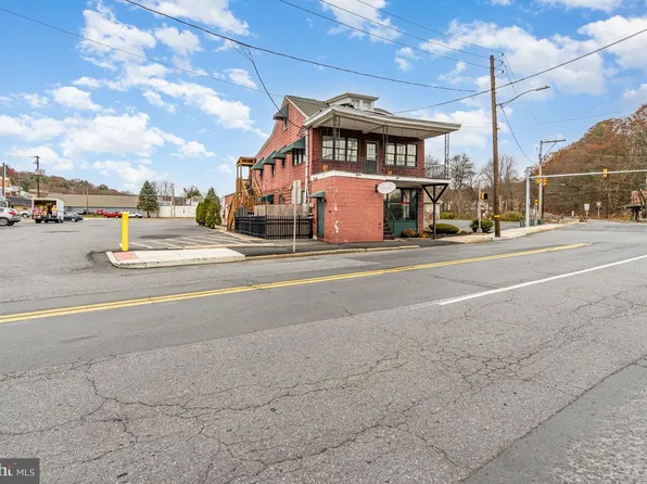 18 E Sunbury St, Minersville, PA 17954